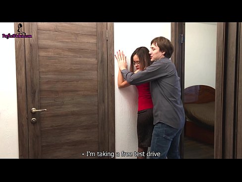 ❤️ Σέξι μεσίτρια τραβάει αισθησιακά το μουνί της και γαμάει ενώ πουλάει το διαμέρισμά της - Krempai Όμορφο πορνό ❌❤