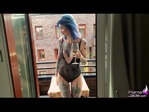 ❤️ Τρομερό κορίτσι ρουφάει και γαμάει παθιασμένα στους ανοιχτούς ουρανούς Όμορφο πορνό ❌❤